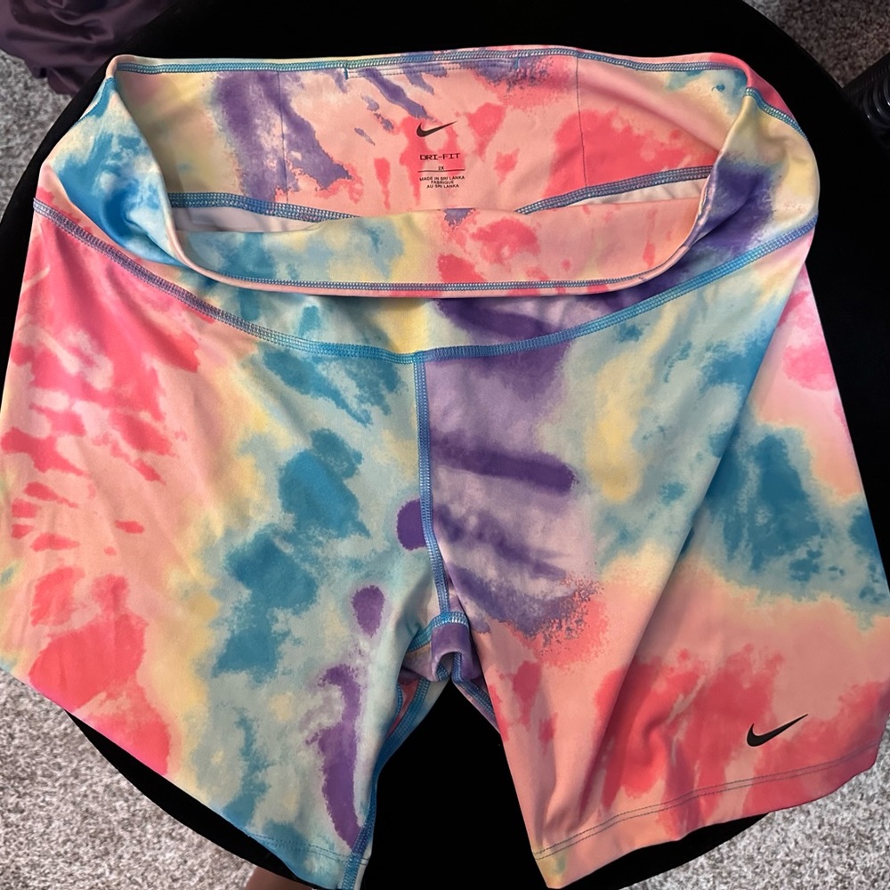 Nike One Women's Mid-Rise 7" Tie-Dye Bike Shorts (Plus Size)